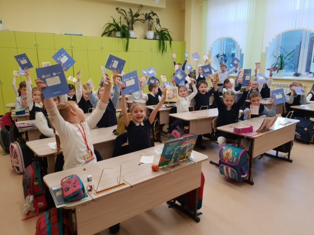 obrezat_otvernuvsh.devochku.jpg